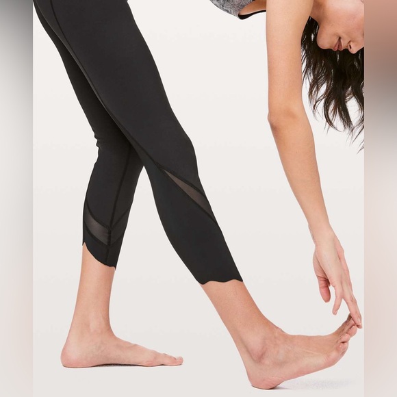 Lululemon Wunder Under Crop II Roll Down Scallop Full-On Luxtreme 24" Black - Picture 5 of 9